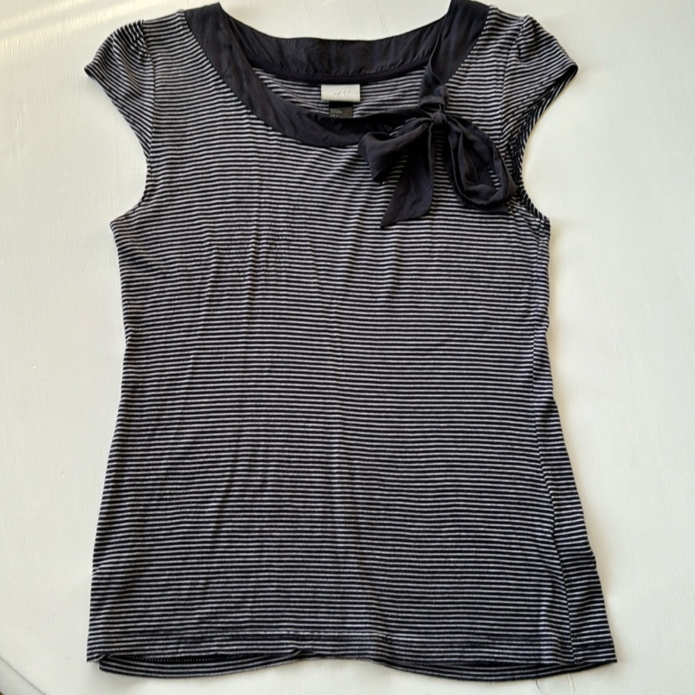 H&M Navy Blue White Stripe T Shirt Blouse. Cap sleeve. Ribbon Tie Collar. S
